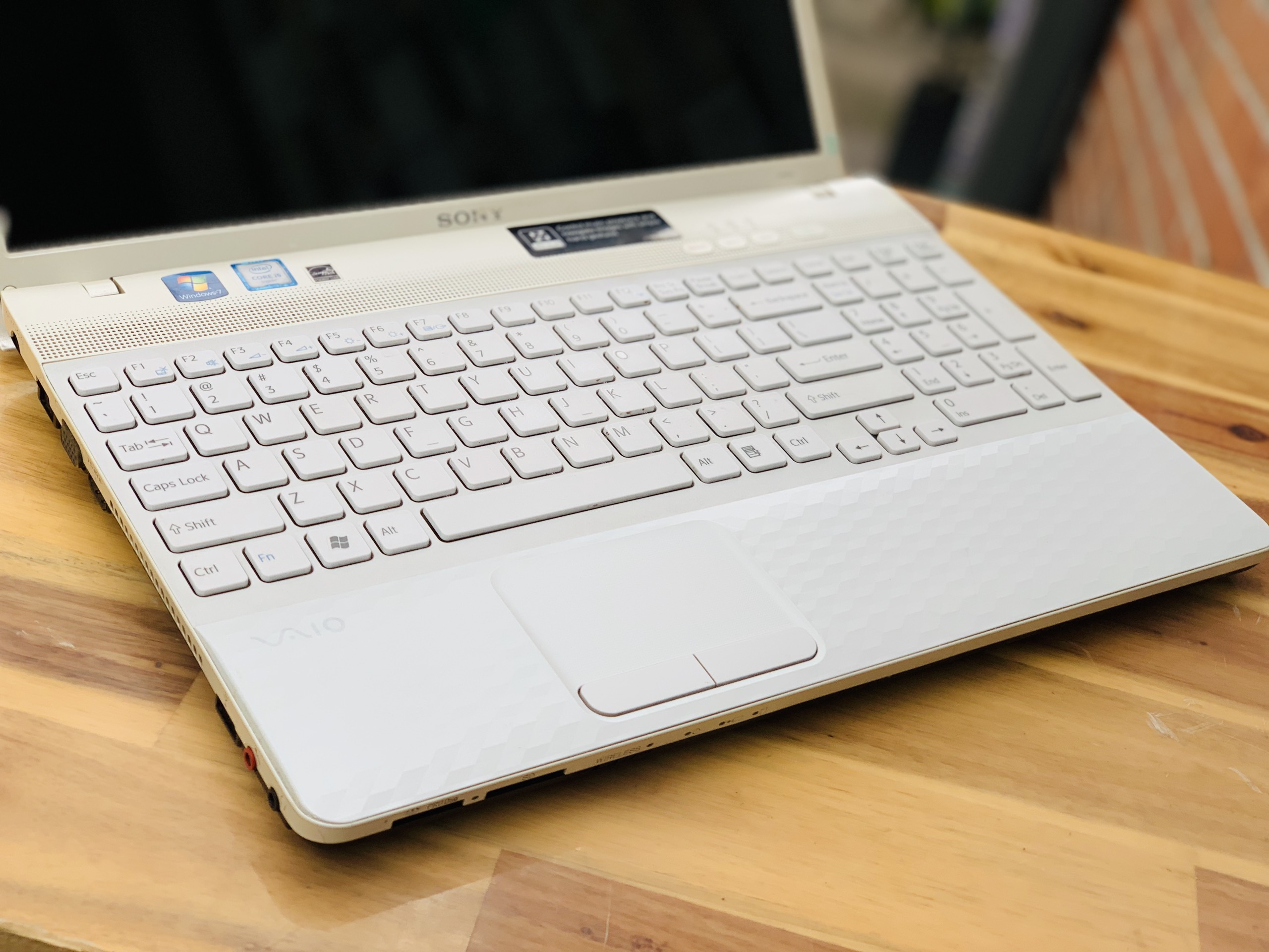 Laptop Sony Vaio VPCEG, i5 2410M 4G 500G Vân Kim Cương Màu trắng đẹp zin 100% Giá rẻ1