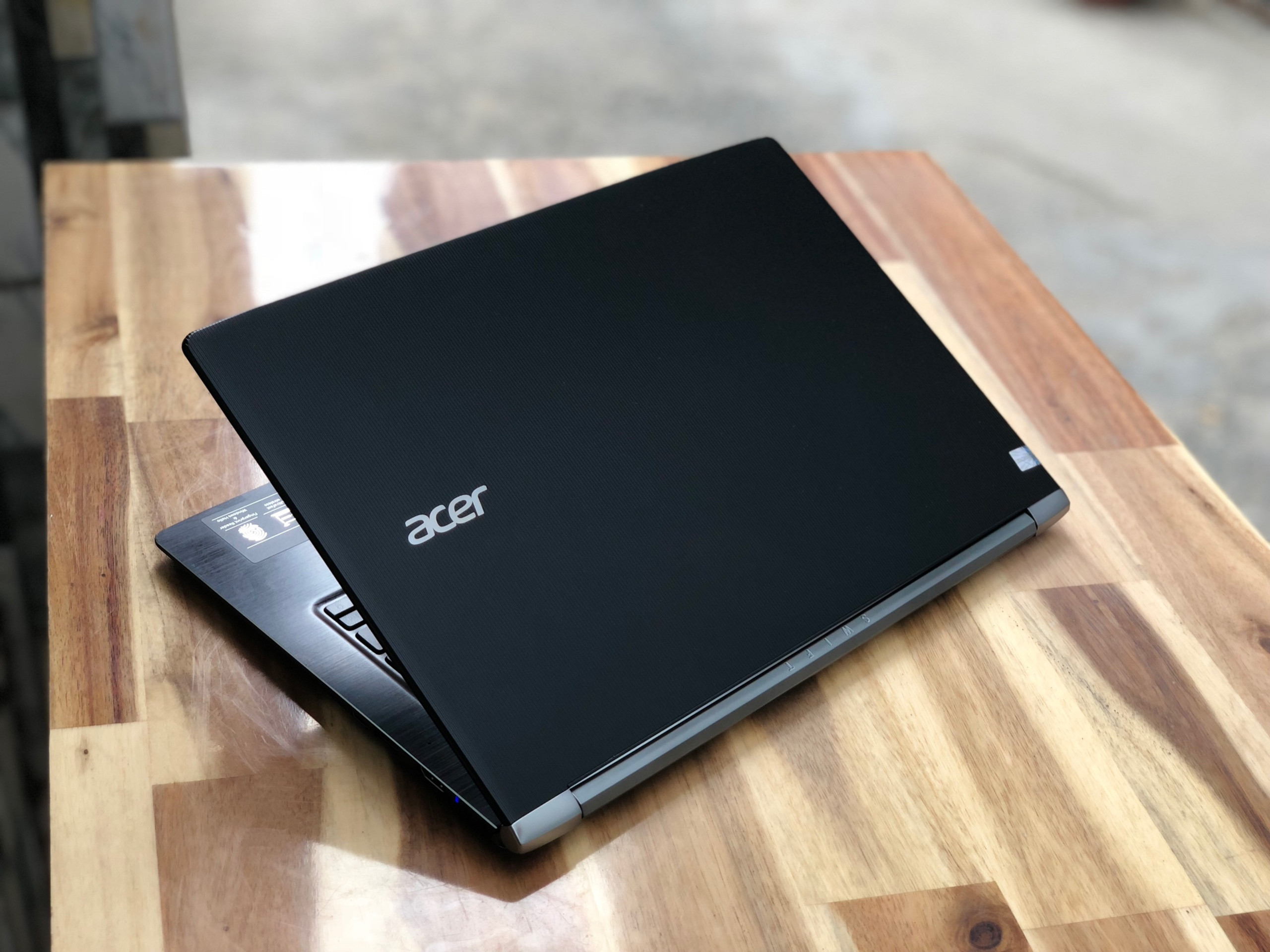 Laptop Acer Swift 5, i7 7500U 8G 256G Full HD Đèn phím Còn BH 5/9/2018 Pin 10h4