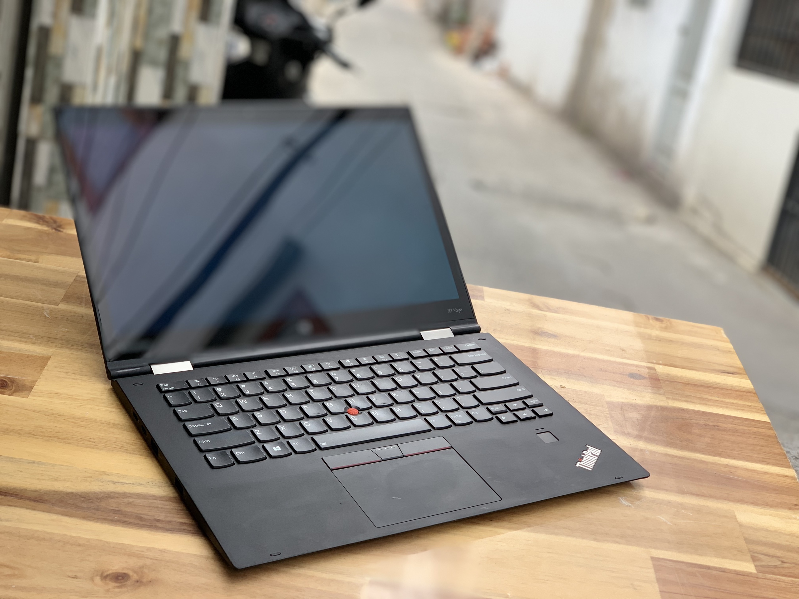 Laptop Lenovo Thinkpad X1 Yoga Gen 2, Core i7 7500U Ram 8G SSD512 OLED QHD Touch xoay 360 độ giá rẻ1