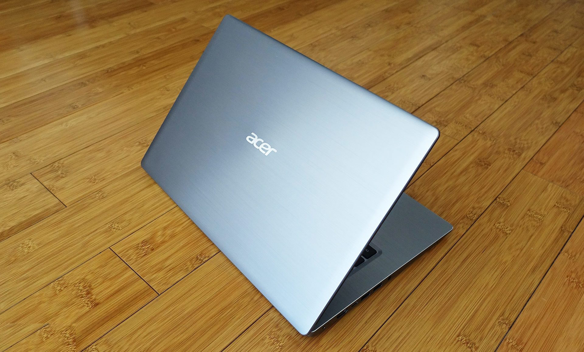 Laptop Acer Swift SF315, i5 8250U 8G SSD180+1T Full HD Vga MX150 Vân tay Đẹp zin 100% Giá rẻ1