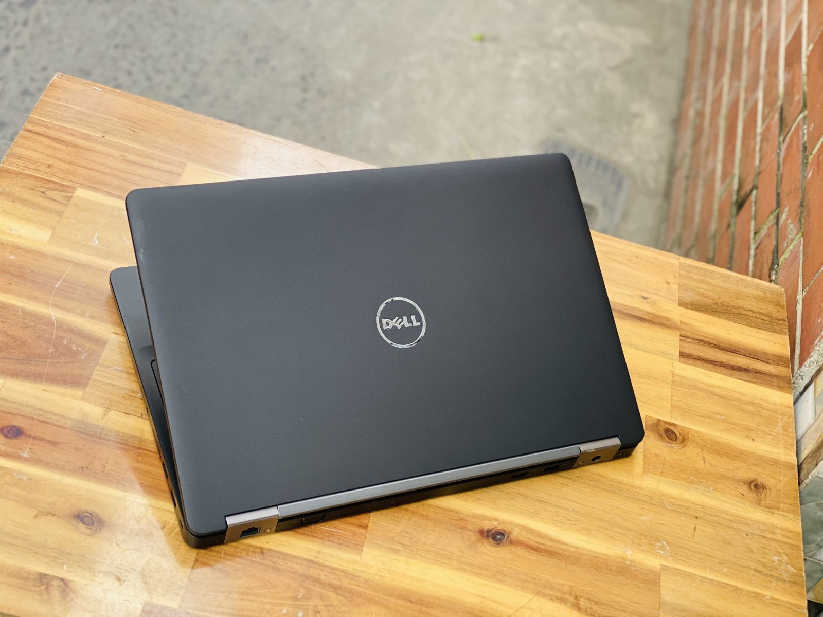 Laptop Dell Latitude E5550/ i5 5300U/ 8G/ SSD256/ 15.6in/ Win 10/ Vga HD5500/ Siêu Bền/ Giá rẻ3