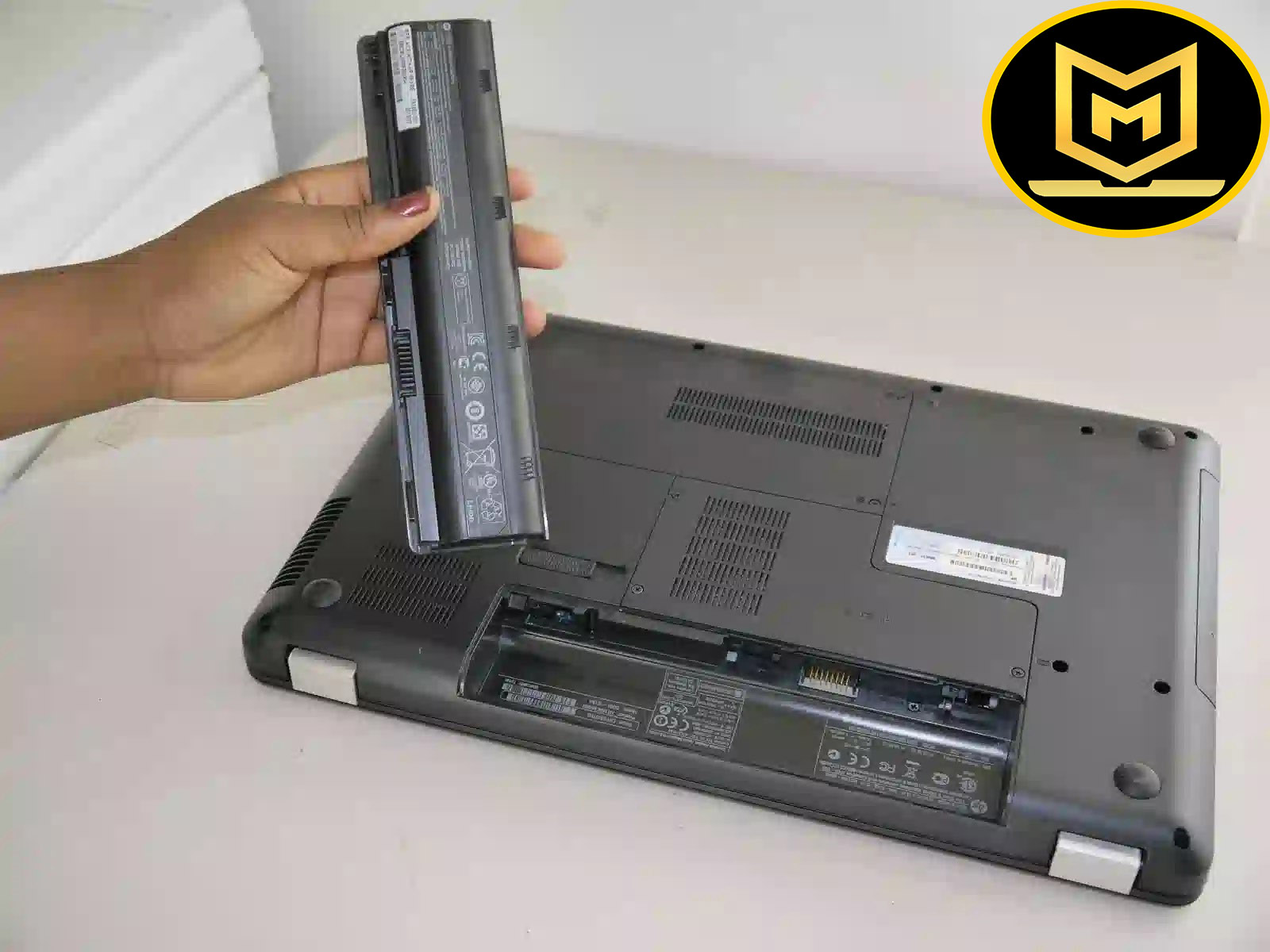 Thay-pin-laptop-Dell-quận-10