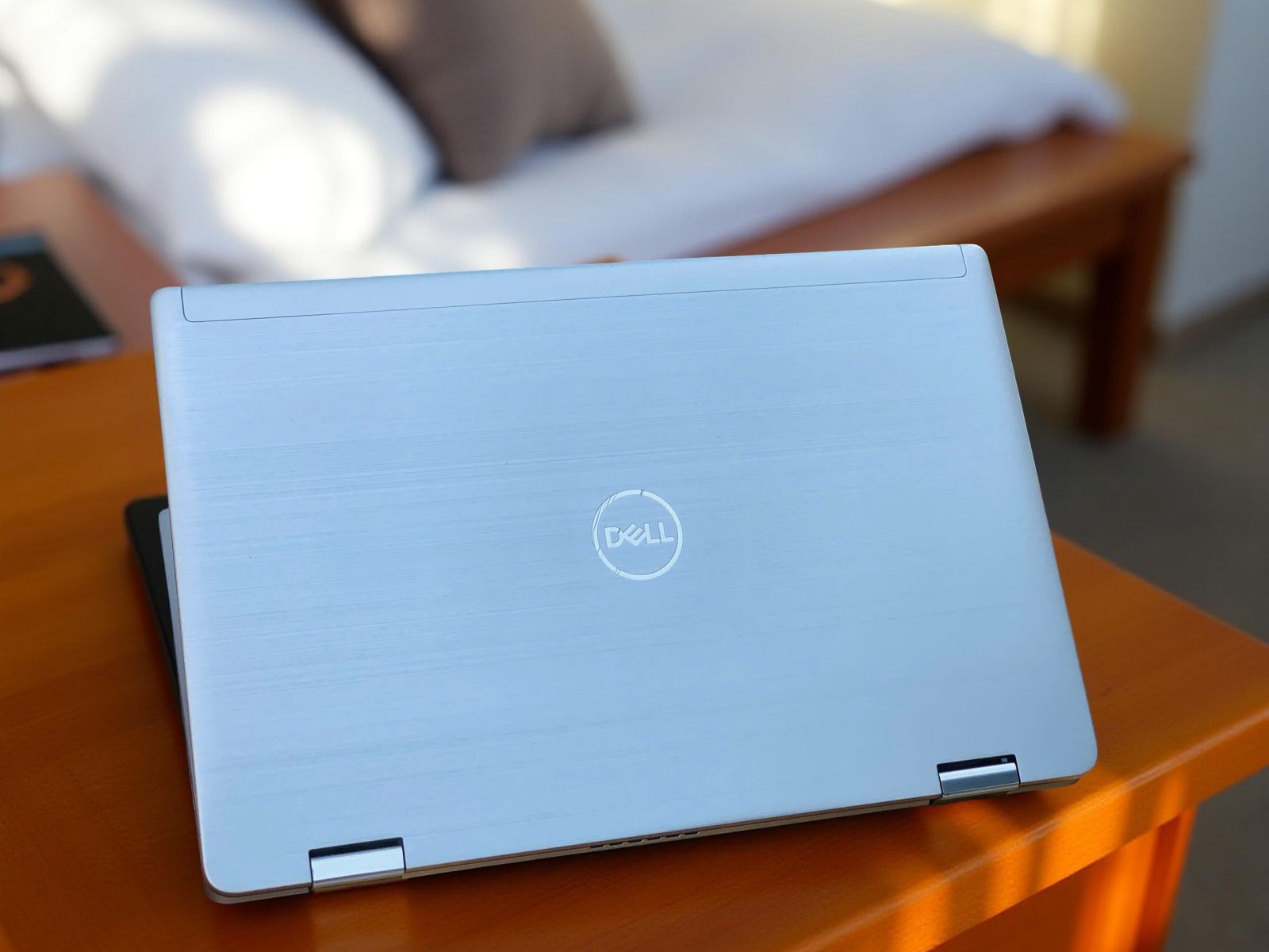LAPTOP DELL CŨ VIỀN MỎNG NHẸ PIN TRÂU