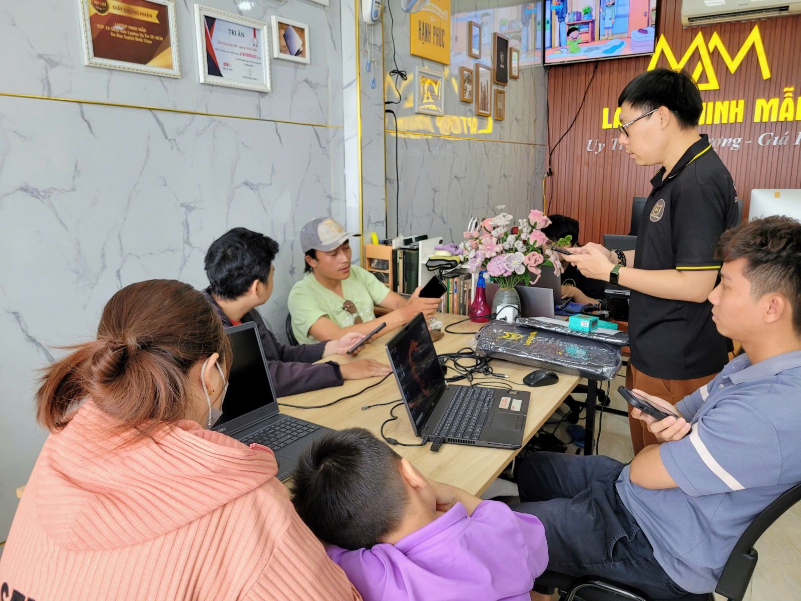 TOP 5 MẪU LAPTOP CHÍNH HÃNG ĐÁNG MUA NHẤT 2025