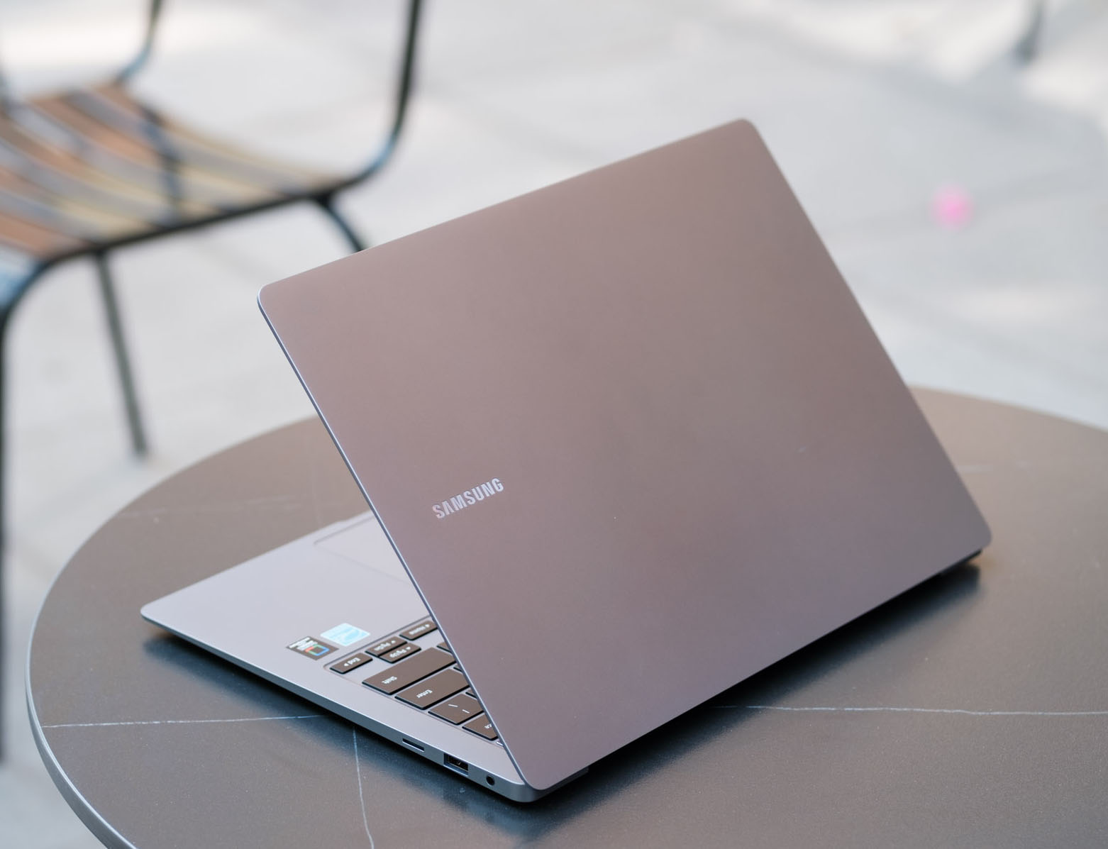 GALAXY BOOK 4 PRO 14 2024 (NGUỒN INTERNET)