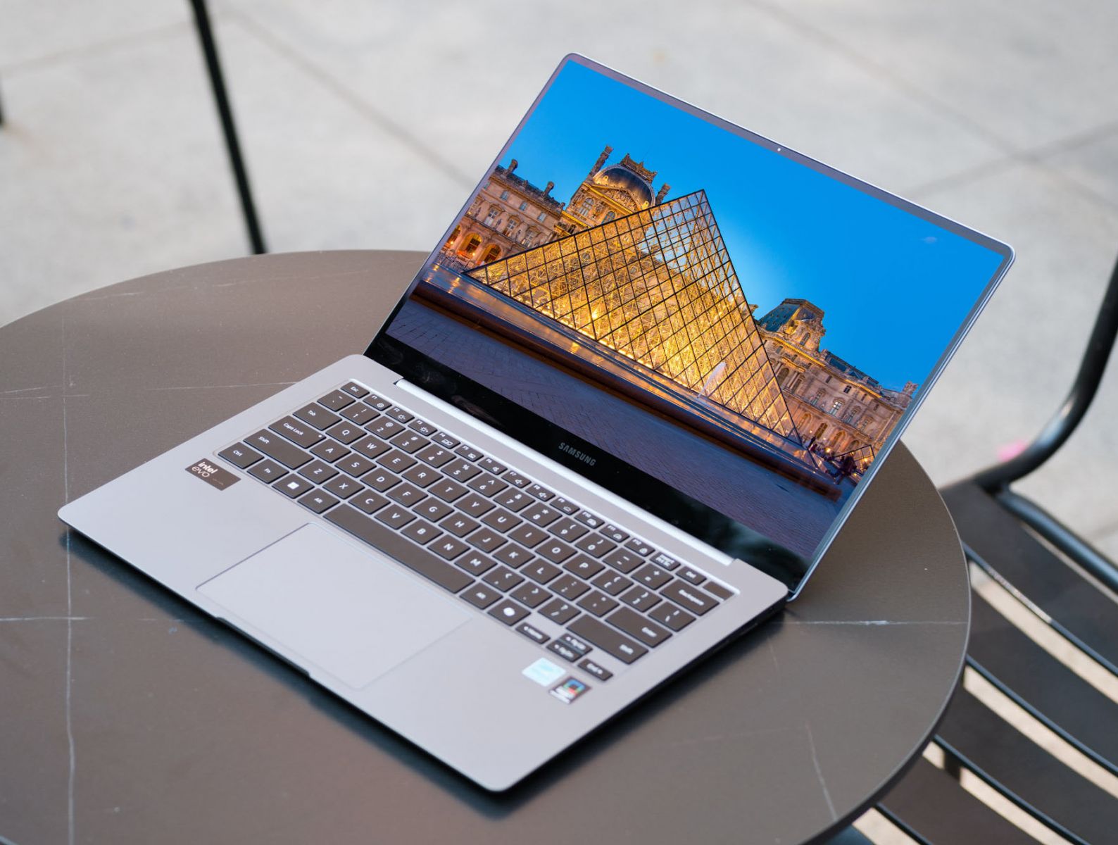 GALAXY BOOK 4 PRO 14 2024 (NGUỒN INTERNET)