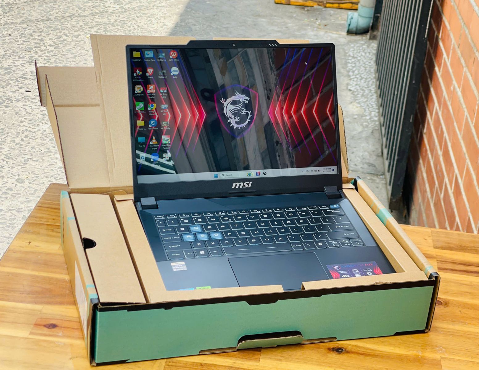 TOP 5 MẪU LAPTOP CHÍNH HÃNG ĐÁNG MUA NHẤT 2025