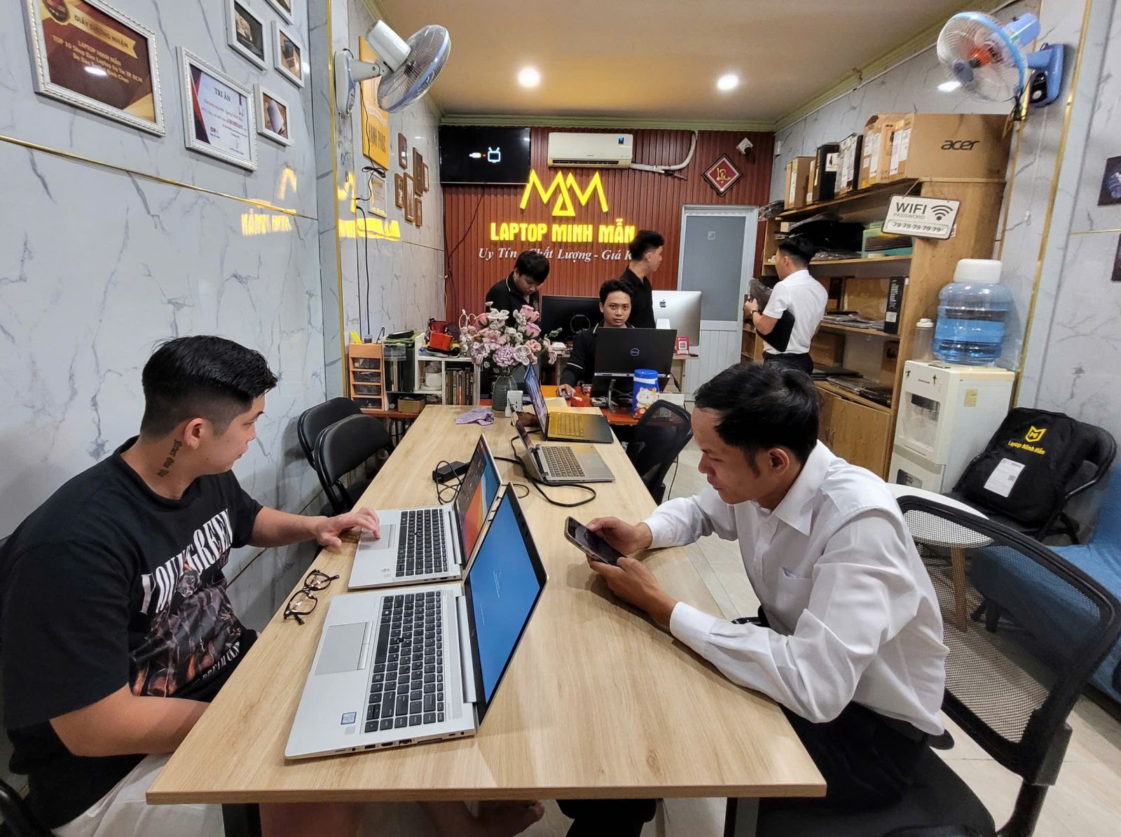 TOP 5 MẪU LAPTOP CHÍNH HÃNG ĐÁNG MUA NHẤT 2025