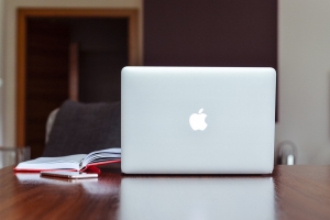 Mua Macbook cũ uy tín